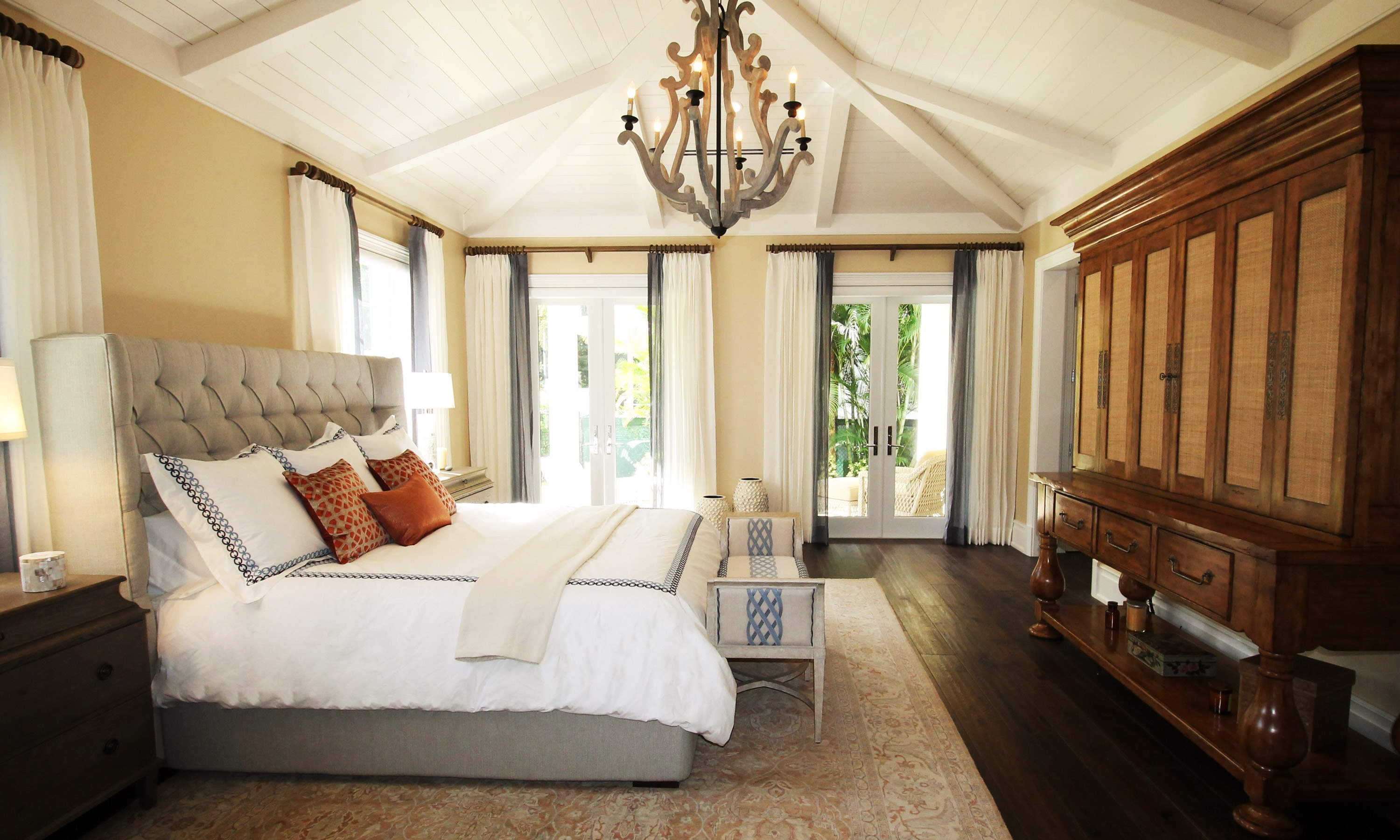 Home Lighting Control Dayton Oh, Smart Home Automation, Home Installation, bedroom, smart shades, smart lighting